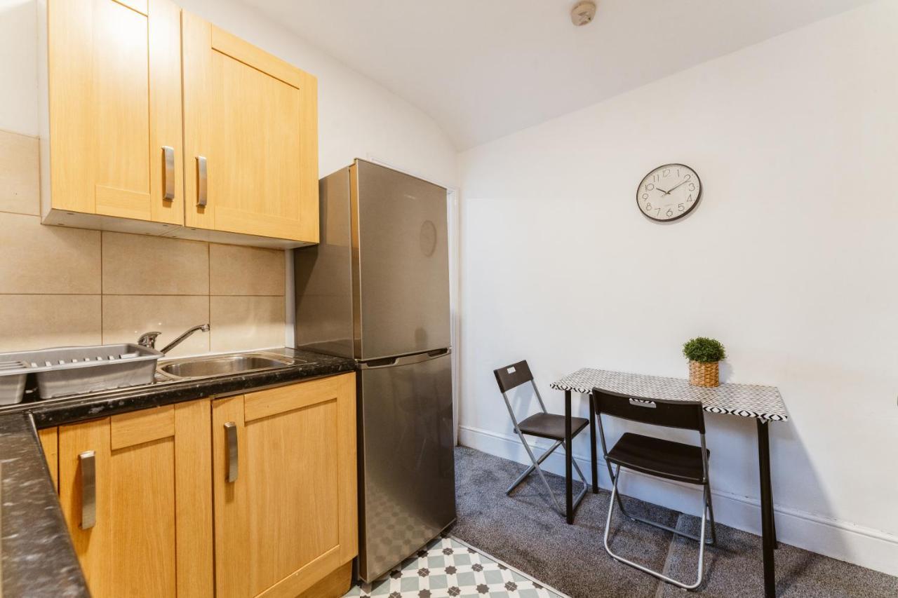 Mile End Double Rooms 86A Лондон Экстерьер фото