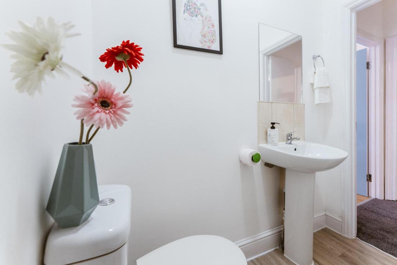 Mile End Double Rooms 86A Лондон Экстерьер фото