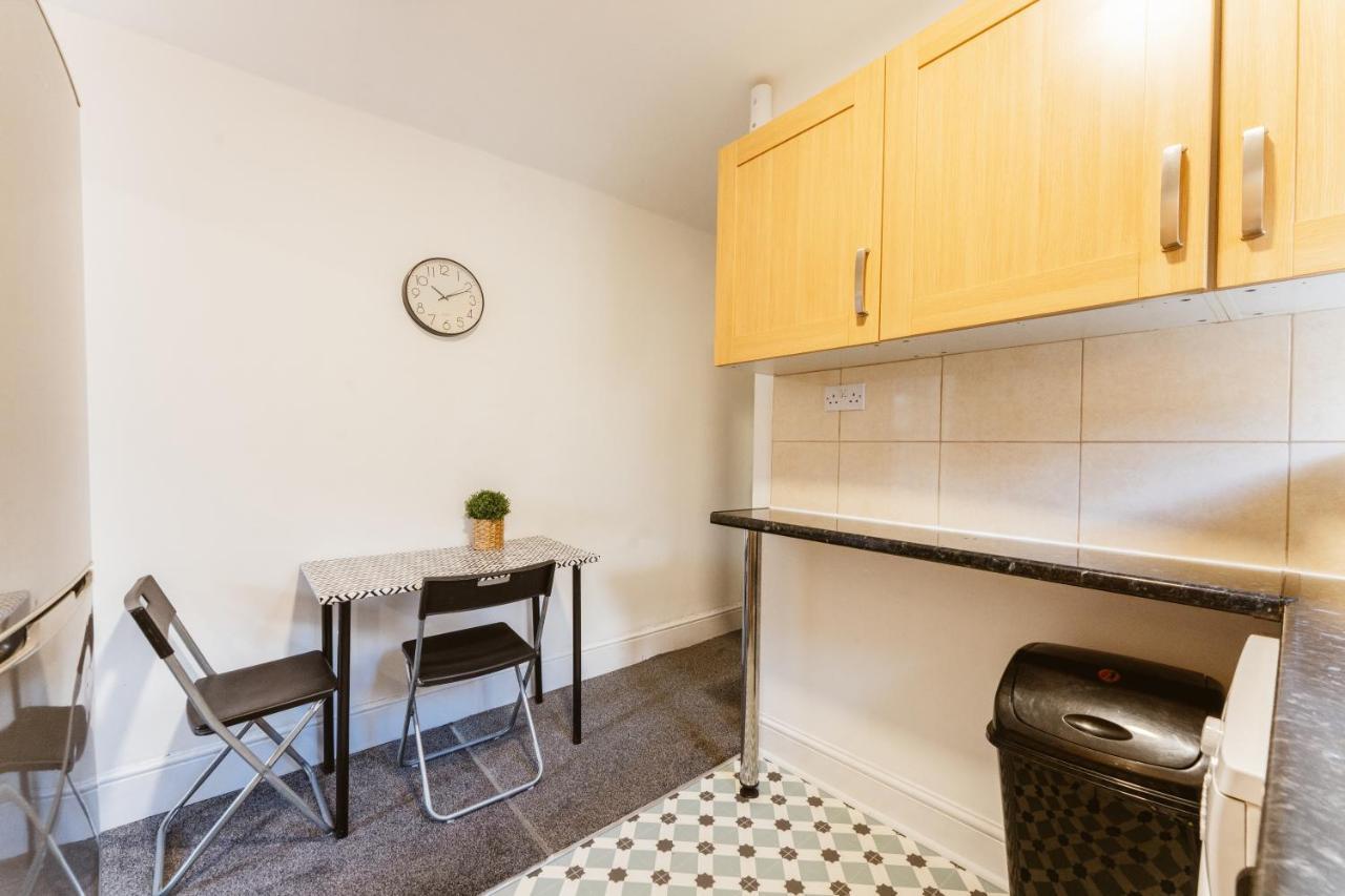 Mile End Double Rooms 86A Лондон Экстерьер фото