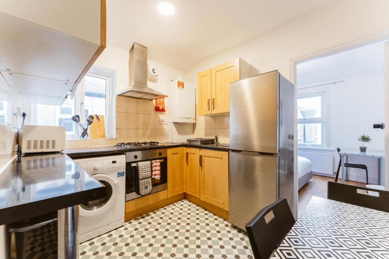 Mile End Double Rooms 86A Лондон Экстерьер фото